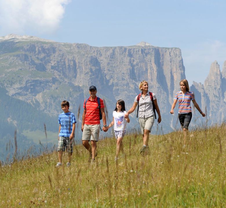 familienwanderung-2-seiser-alm-marketing-laurin-moser